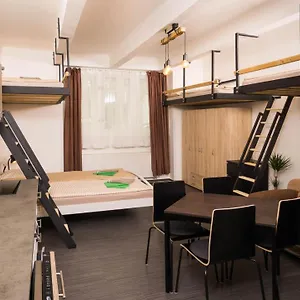 Flying Bed Close To Castle And Airport Прага